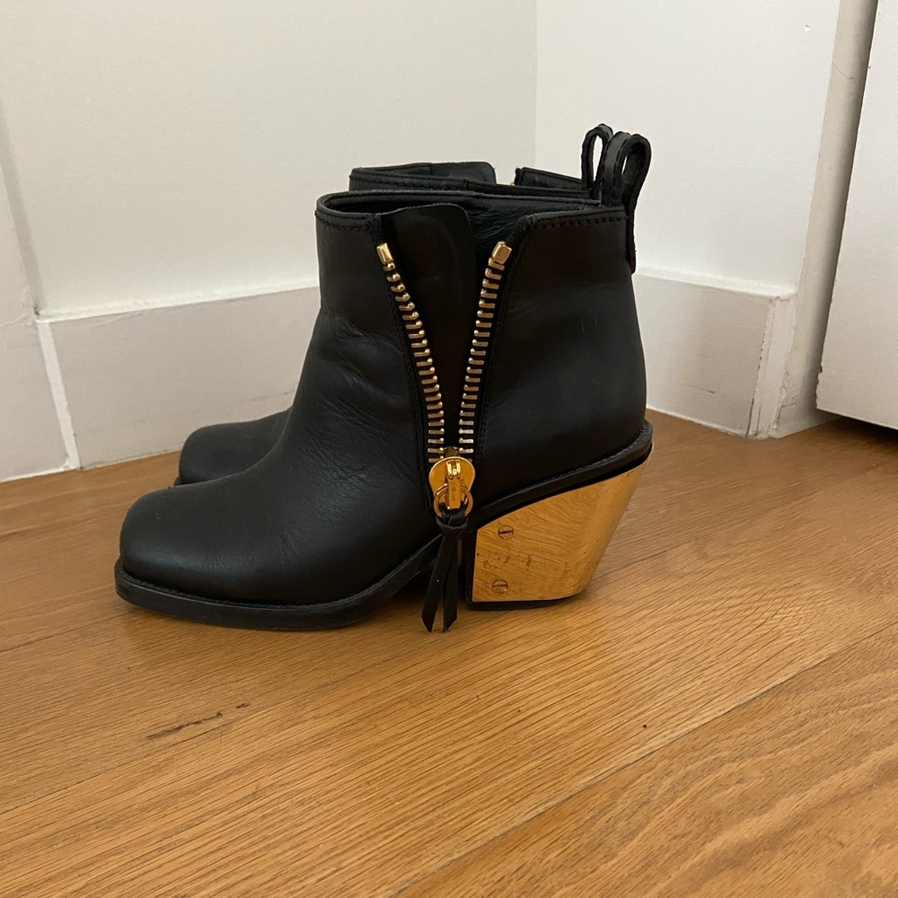 Guissepi Zanitti gold heel boots